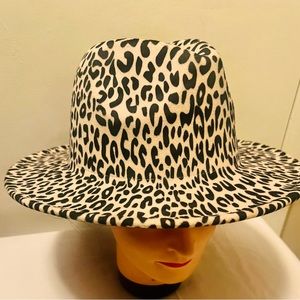Classic felt Fedora with Red bottom. NEW